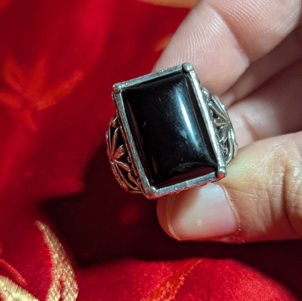 VINTAGE BARSE STERLING SILVER AND ONYX LARGE COCKTAIL RING - Picture 6 of 7